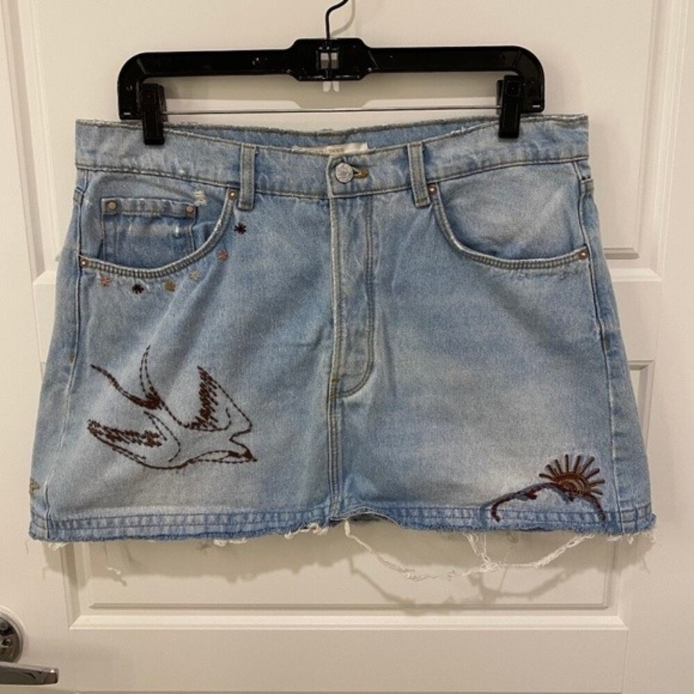 Zara Trafaluc Embroidered Denim Mini Skirt Distressed Bird Sun Blue Large